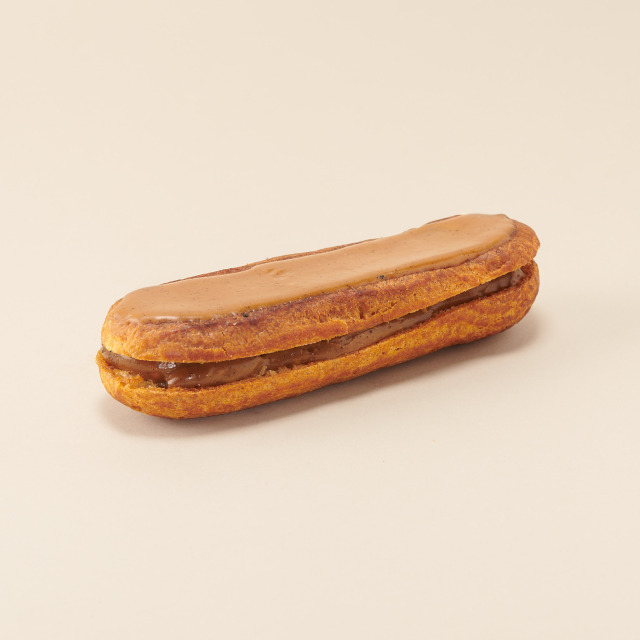 Eclair au café